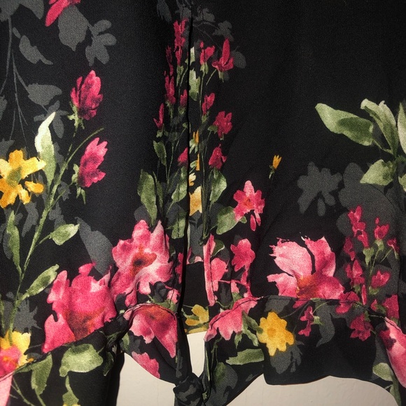 Cold Shoulder Floral Top - Picture 5 of 6